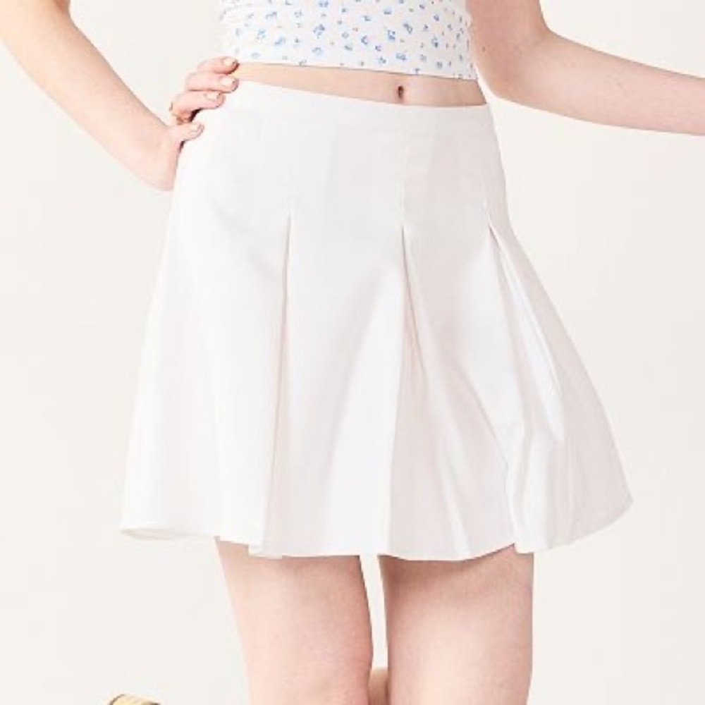 SO® Juniors' Pleated High-Rise Mini Skirt Modern White Size 9 NWT
